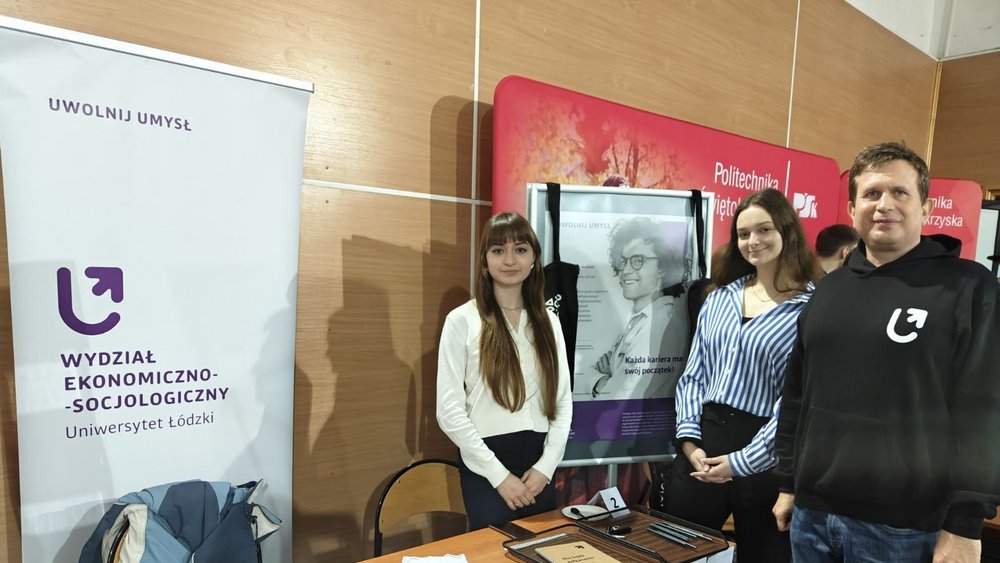 Zdjęcie stoiska i wystawców 