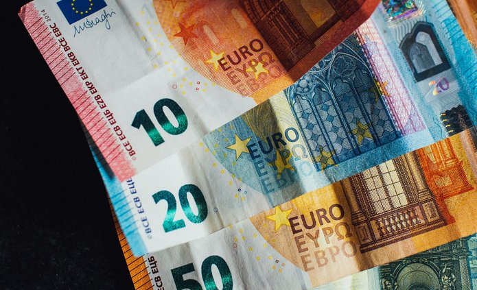 fot. Markus Spiske / Unsplash pieniądze